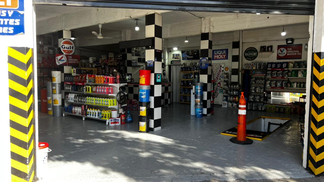 Frente del local Lubrishop en San Justo